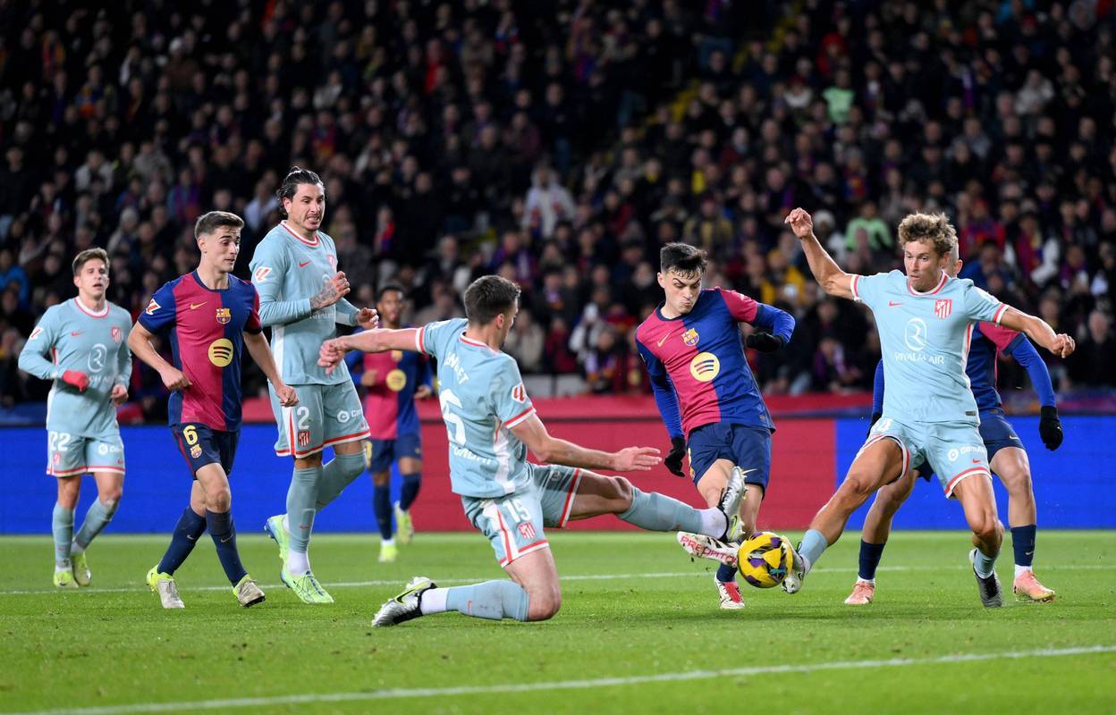 开云体育平台APP-足球球队实力悬殊对决吸引眼球