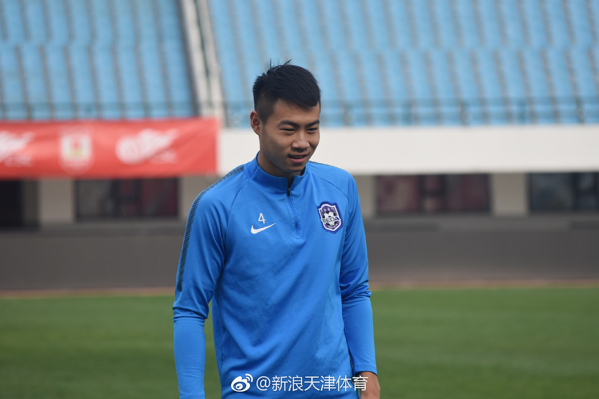 开云体育平台APP-关于格勒斯豪森队员在场上全力以赴，为球队赢得胜利的信息